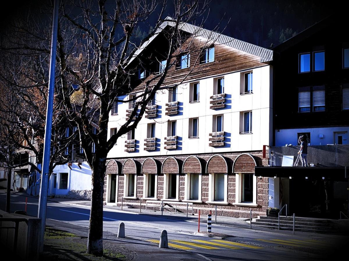 Dinh Residence Zweisimmen Exteriör bild
