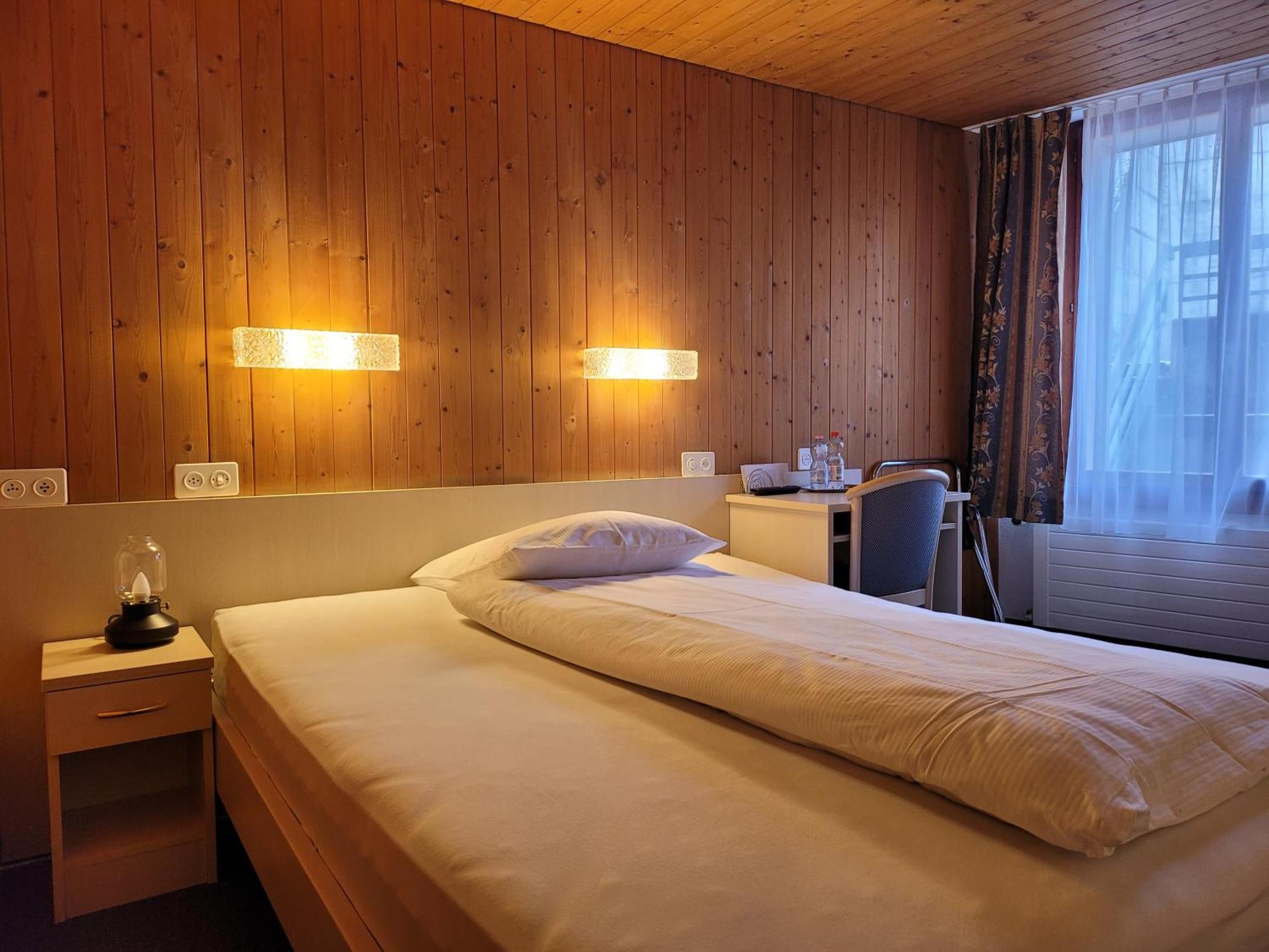 Dinh Residence Zweisimmen Exteriör bild